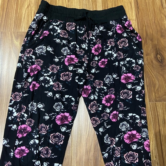 4/$16⚡️Republic- Lounge Bottoms💗📦 - Picture 4 of 4